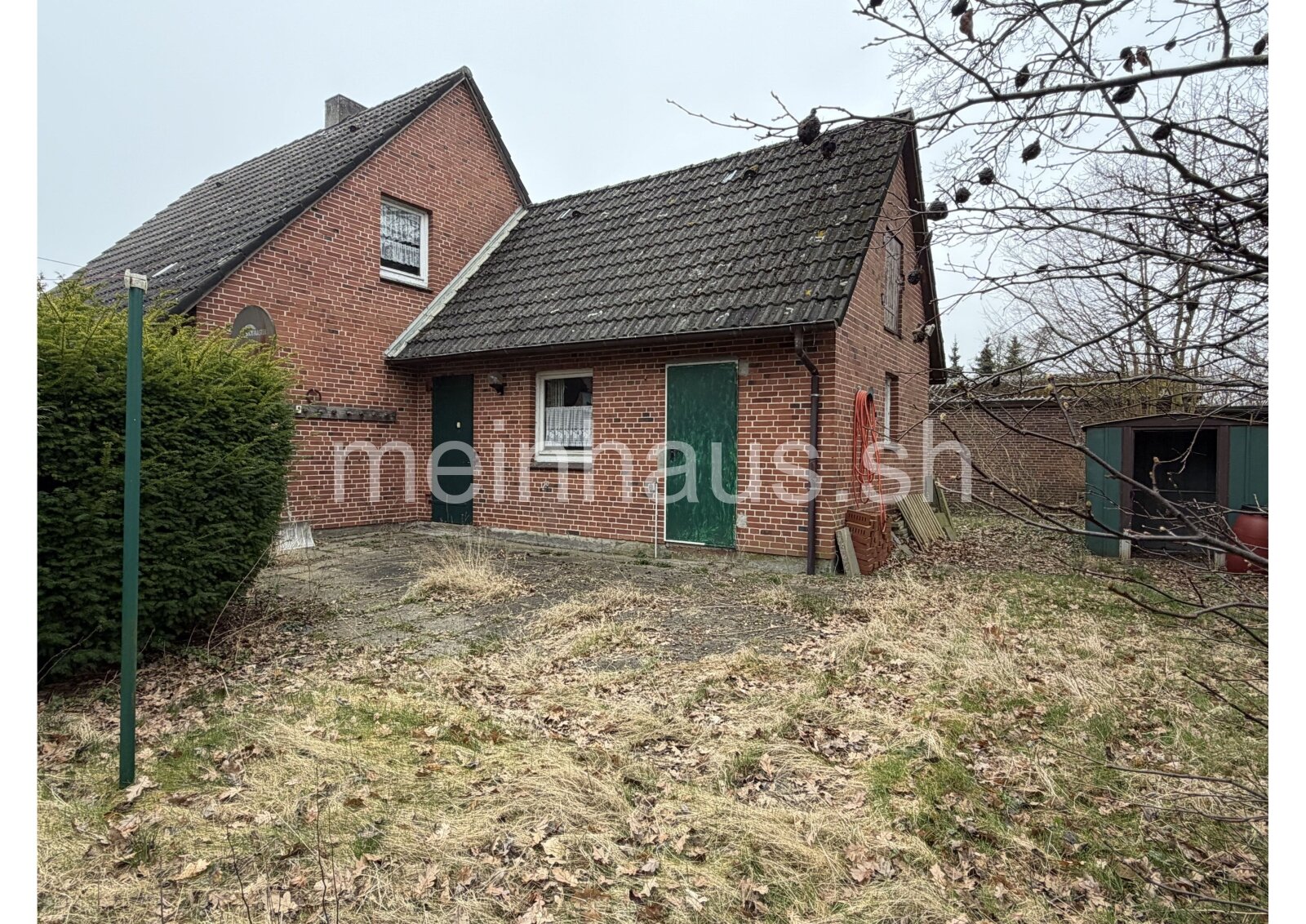 Sanierungsbedürftiges Einfamilienhaus auf großem Grundstück