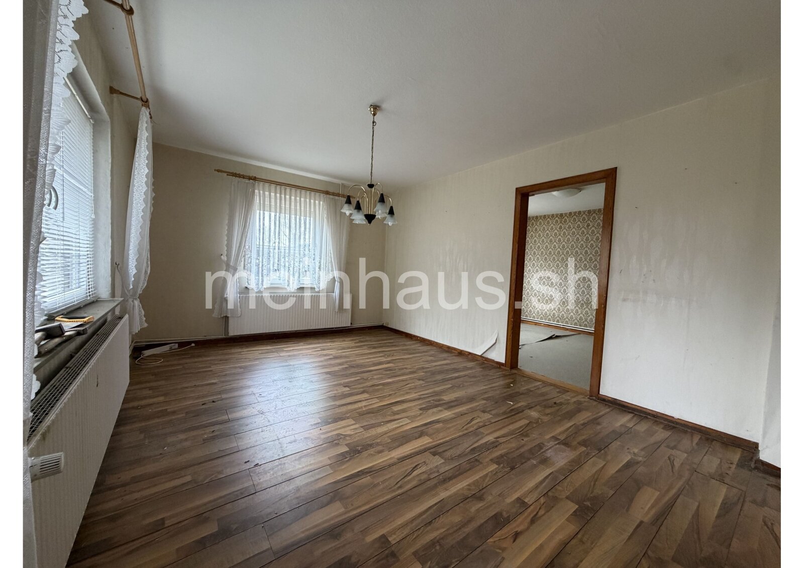 Sanierungsbedürftiges Einfamilienhaus auf großem Grundstück