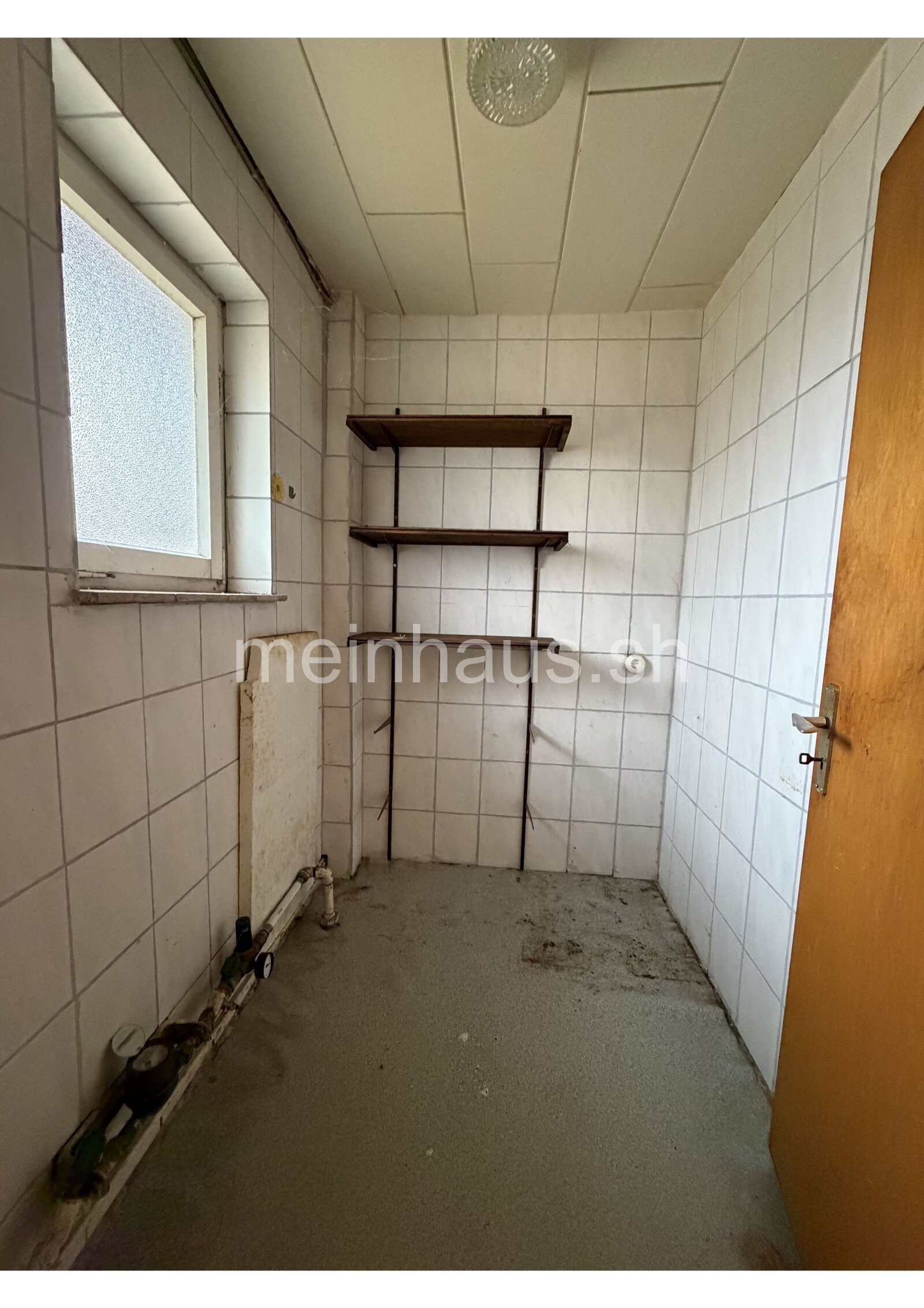 Sanierungsbedürftiges Einfamilienhaus auf großem Grundstück