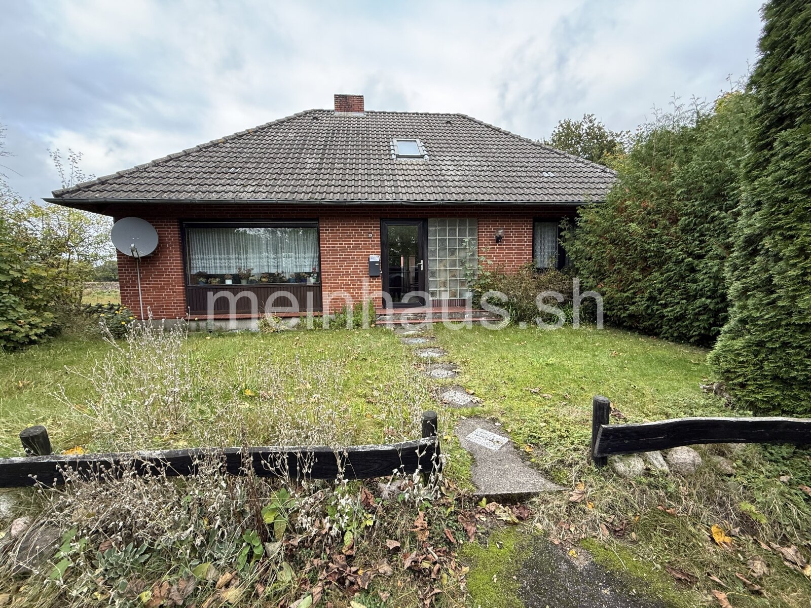 Einfamilienhaus mit großem Grundstück & Landwirtschaftsfläche in Wees 