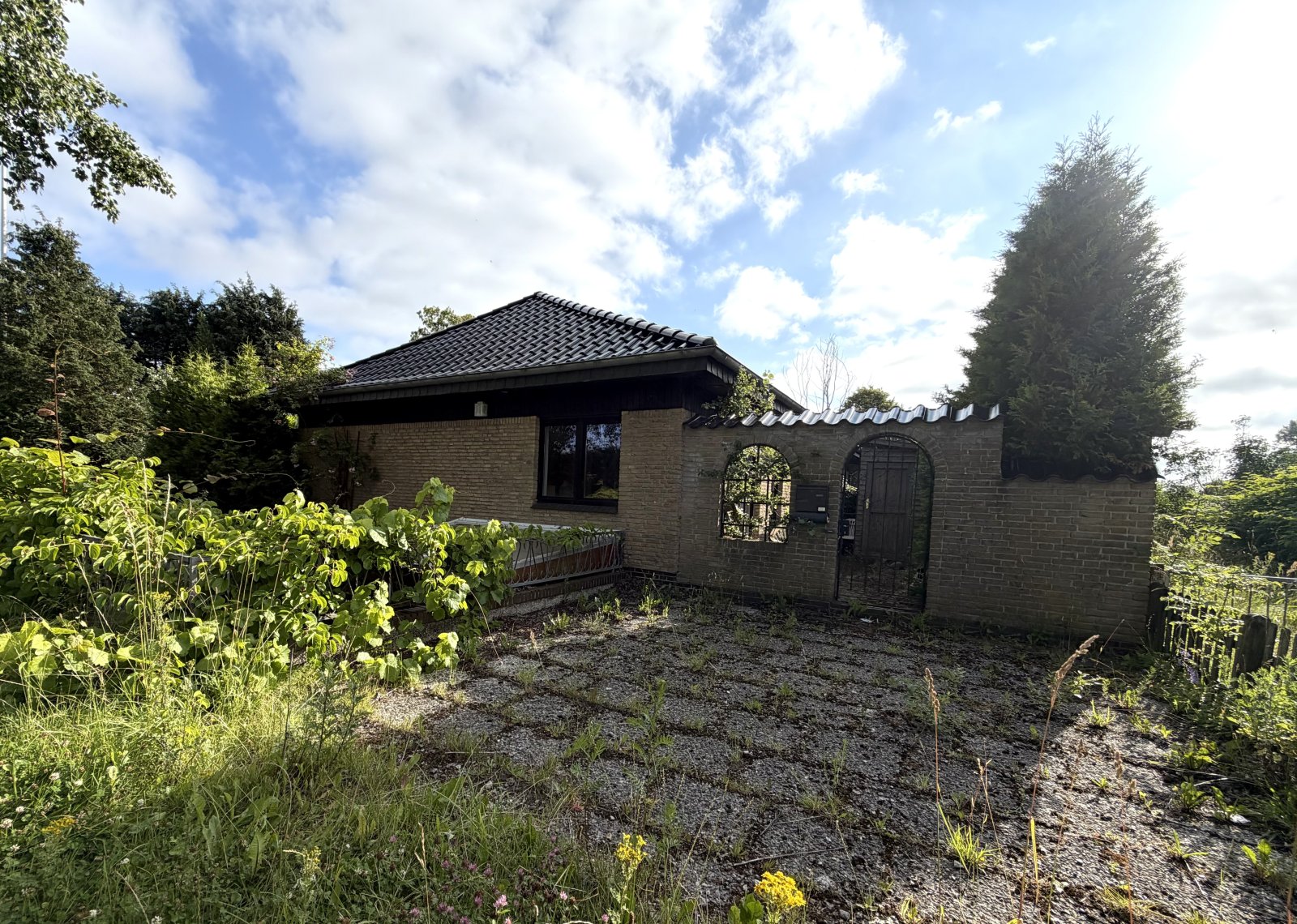 Handewitt: Einfamilienhaus mit Einliegerwohnung und Schwimmbad Handewitt: Einfamilienhaus mit Einliegerwohnung und Schwimmbad